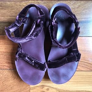 Teva Velvet Flatform Sandals, size 8